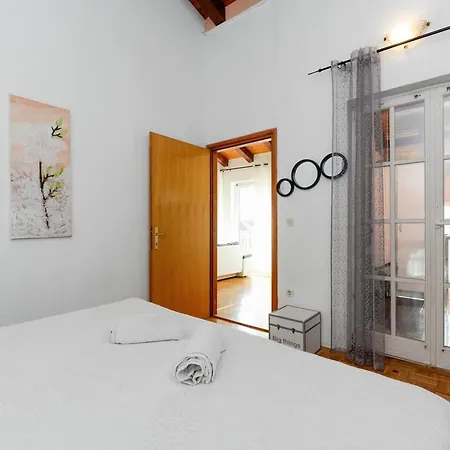 Kiara-sunny And Vacant Near The Center Appartement *